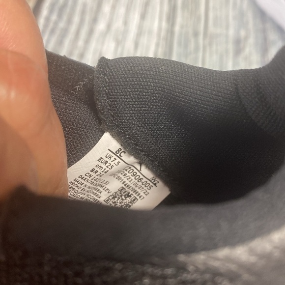 Kids Jordan 11 CMFT LOW Black Sneakers with Red Accents SIZE 8C - Picture 8 of 10